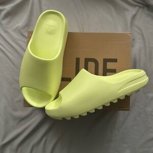 Yeezy Slides ‘Green Glow’ EUC